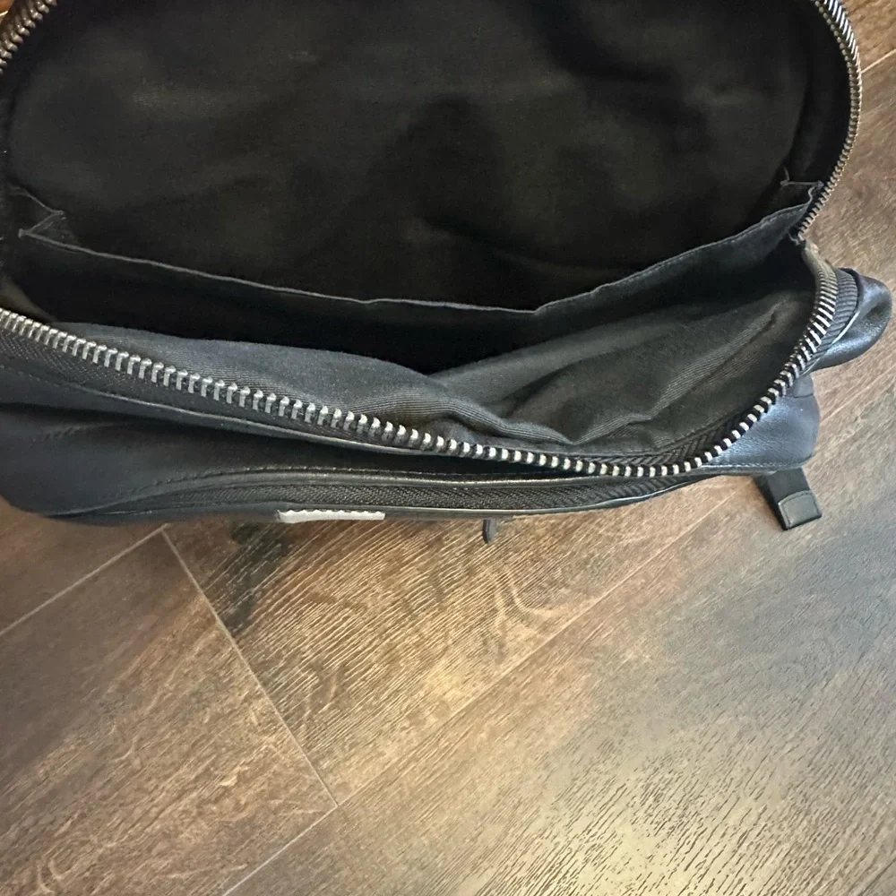 WEST LARGE BACKPACK WITH REFLECTIVE VARSITY STRIPE AND COACH PATCH (COACH 89945)